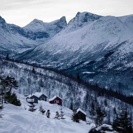 Romsdalen Villa *